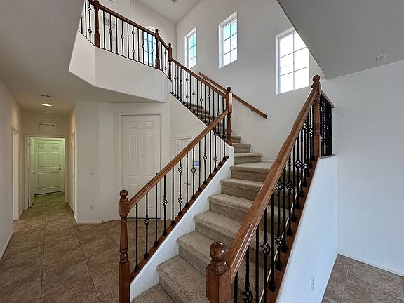5th image of 920 Baronet Dr