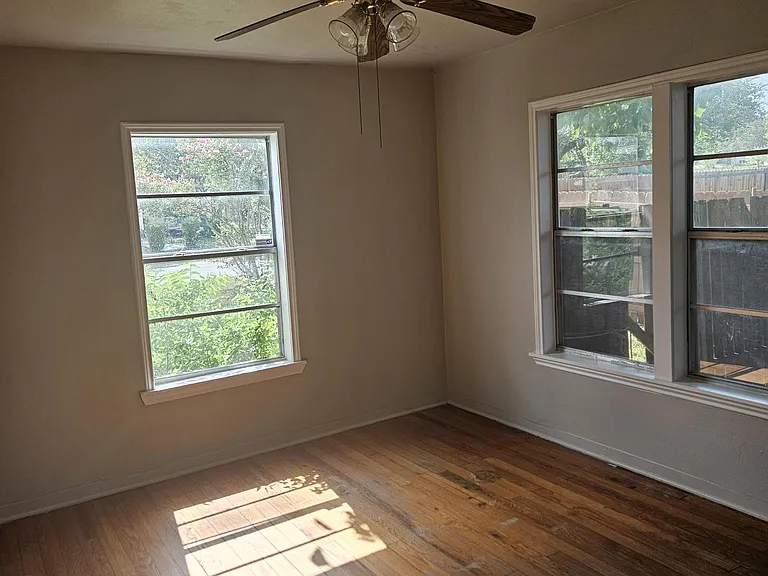 1007 Lynhurst Ave — Photo 9
