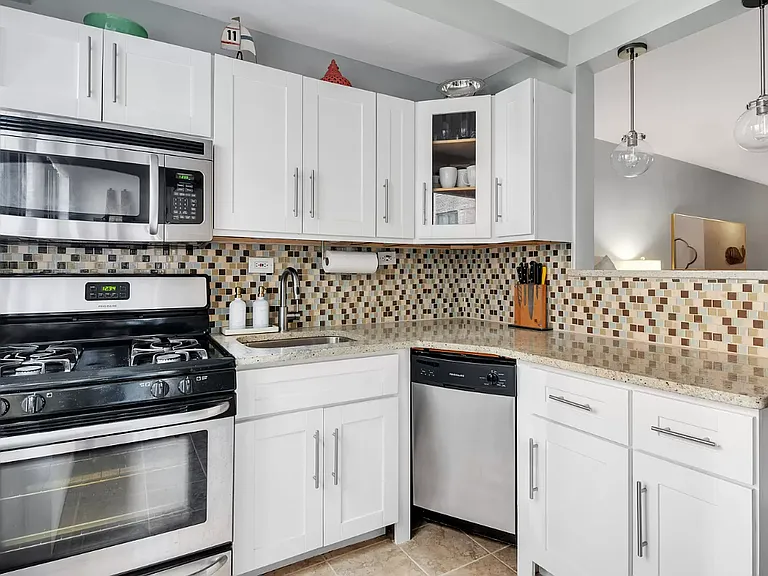305 E 40th St #11X — Photo 5