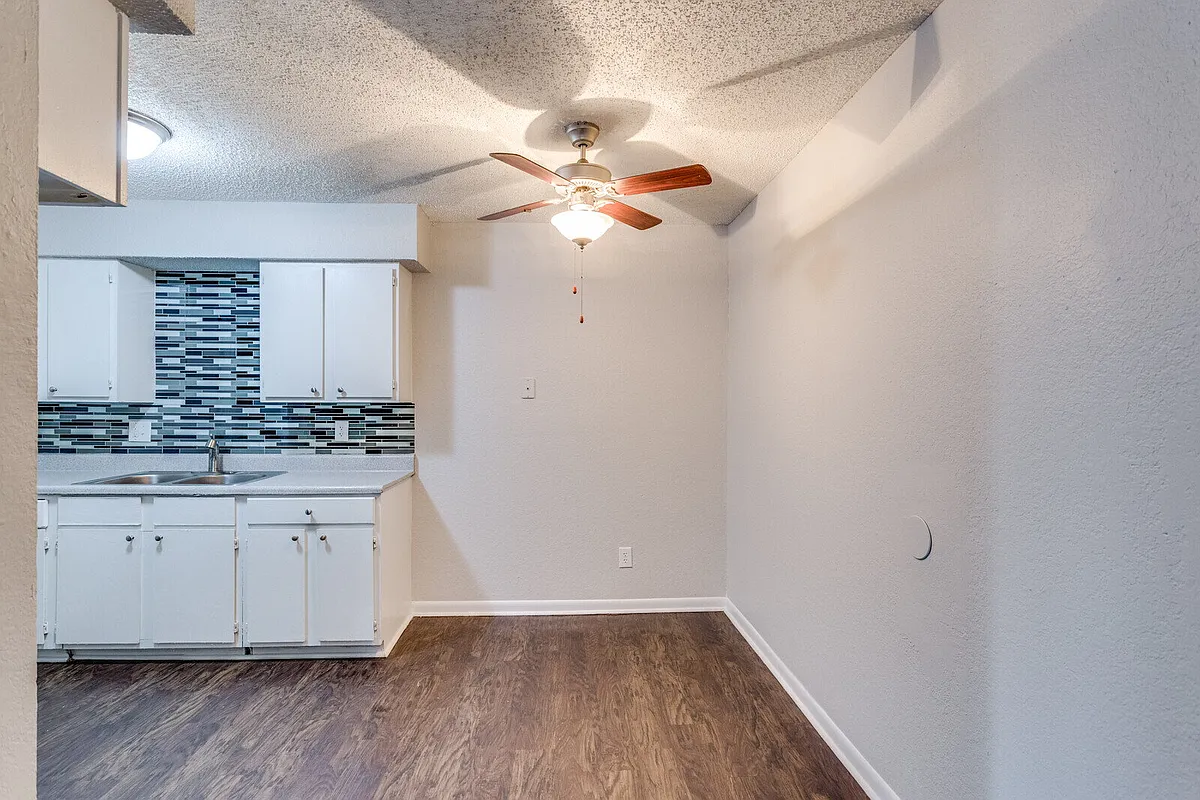 Building Photo - 817 SW 23rd St #6