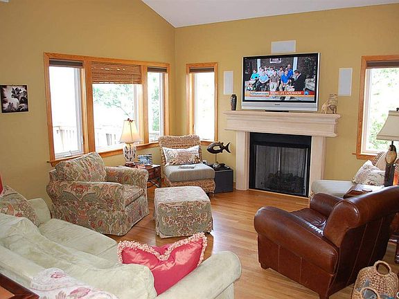 4th image of 3116 Bay Dr