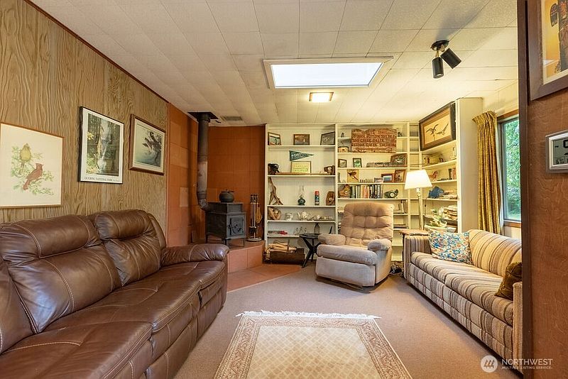 4th image of 3192 Clearwater Road