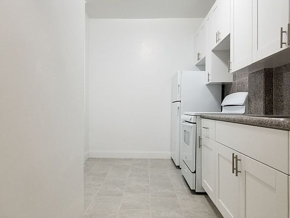 5th image of 974 45th St APT A1
