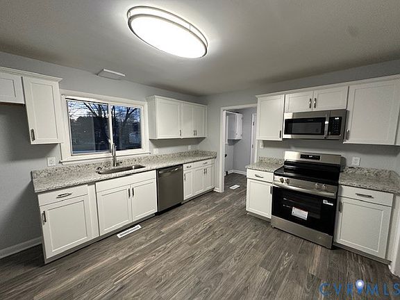 4th image of 536 Smithfield Ave