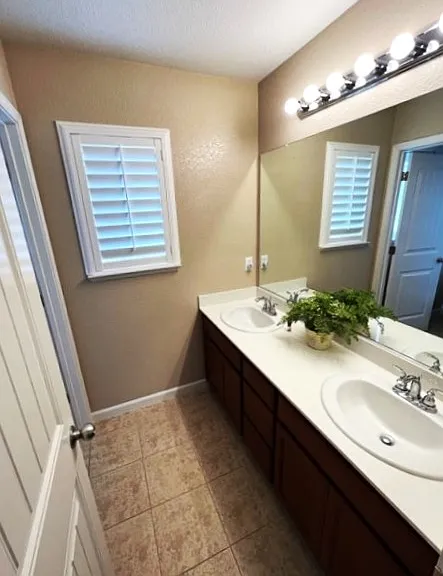 Full Hall Bathroom