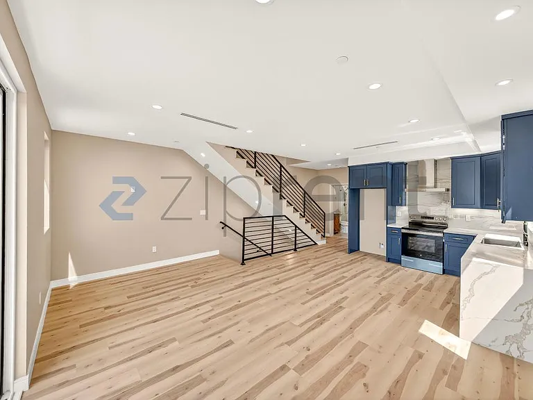 227 N Burlington Ave #1 — Photo 2