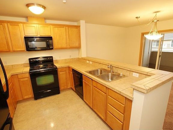 4th image of 1652 25th Pl NE