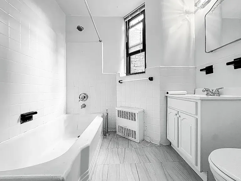 344 E 55th St #5B — Photo 4