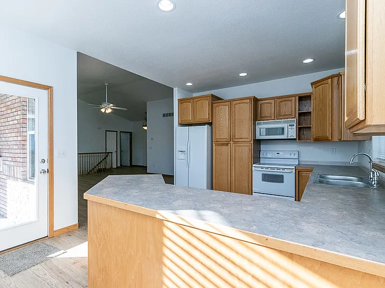 6708 Sage Ave — Photo 8