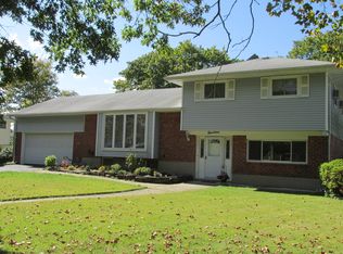 19 Darien Pl, East Northport, NY 11731