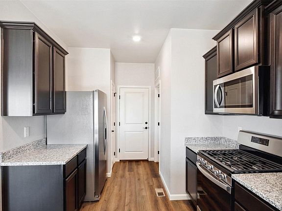 4th image of 828 Hearthstone Ave