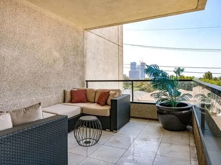 10350 Wilshire Blvd #404 — Photo 11