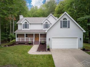 3887 E Tupelo Dr, Midland, MI 48642