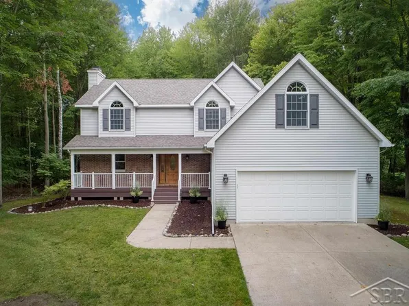 3887 E Tupelo Dr, Midland, MI 48642