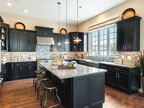 Spacious kitchen for the home cook or professional chef