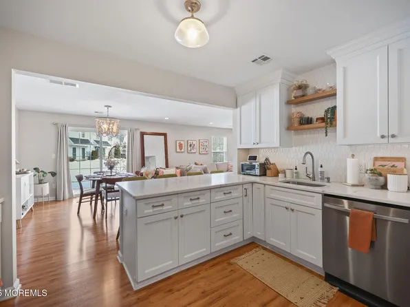 39 Des Moines Court, Tinton Falls, NJ 07712