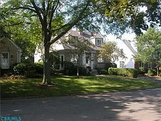 123 W Schreyer Pl photo 1