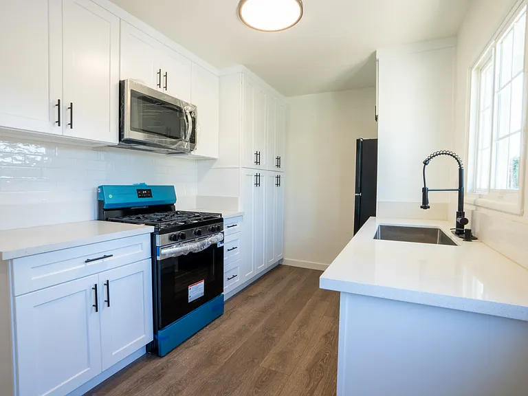 376 N Batavia St #A — Photo 1