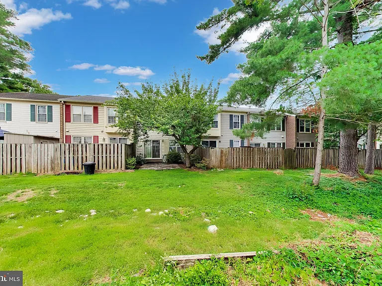 10075 Maple Leaf Dr — Photo 14