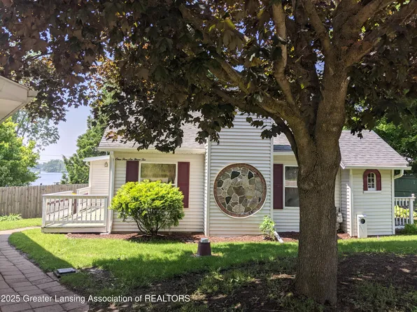 15632 Park Lake Rd, East Lansing, MI 48823