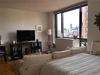 Rented by R New York