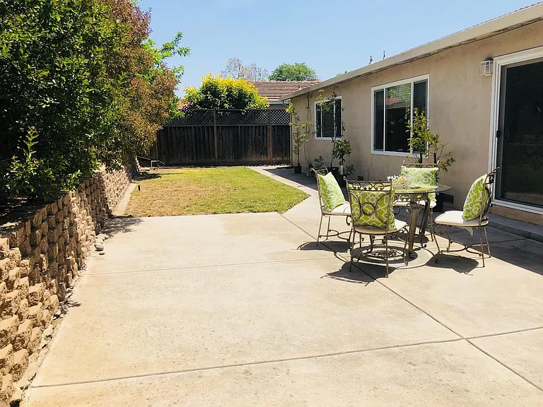 1152 Adams Dr — Photo 15