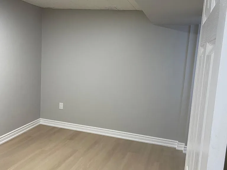 33 Rowe Ct — Photo 22