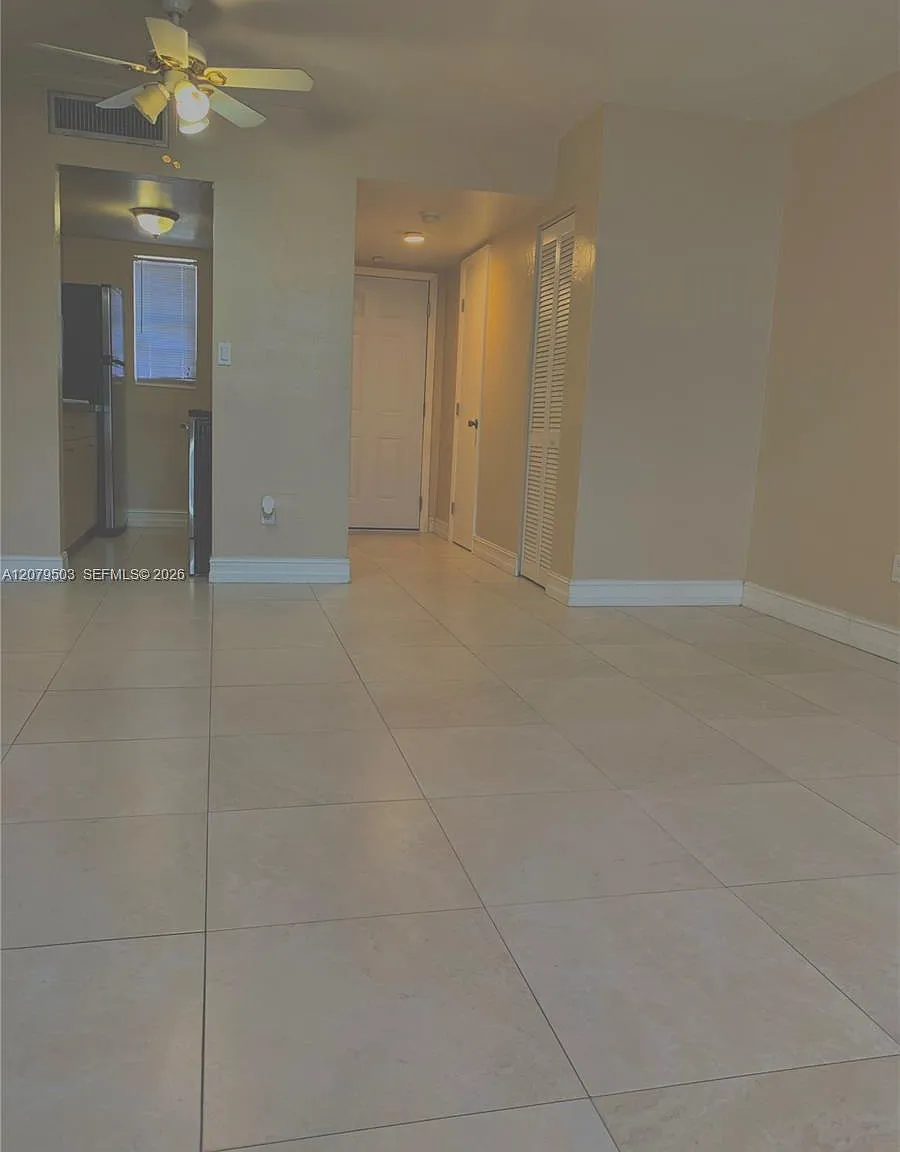 Castle Apts Condo — Photo 2