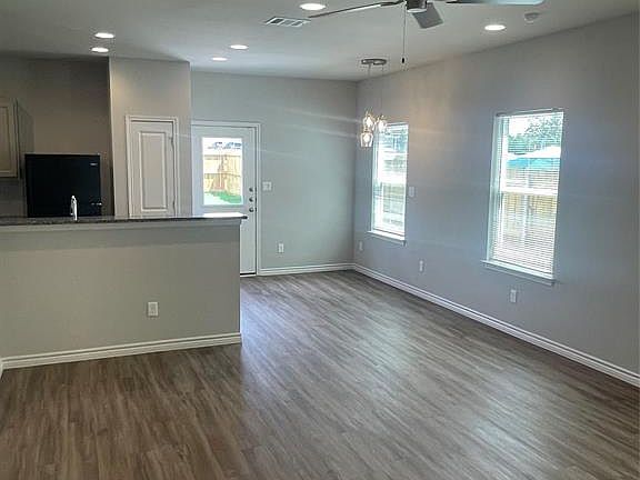 3rd image of 208 Peruna Dr
