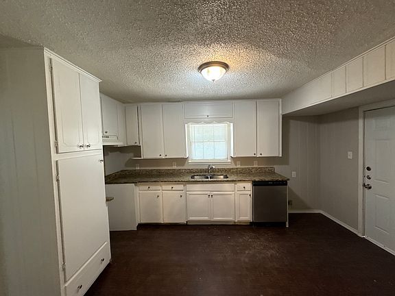 5th image of 2607 Yeager St