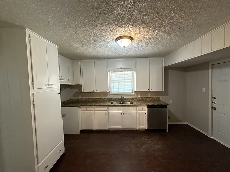 2607 Yeager St — Photo 5