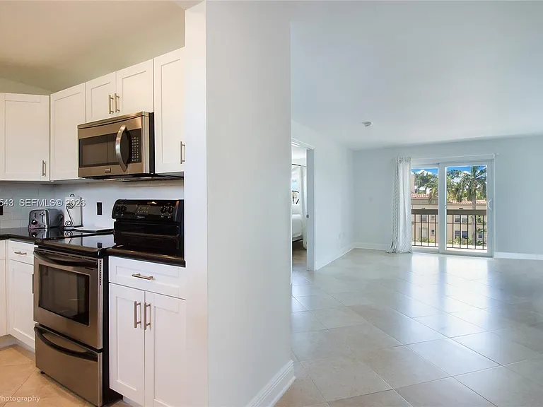1612 Jefferson Ave #Penthouse 03 — Photo 3