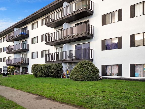 2nd image of 820 Craigflower Rd #204