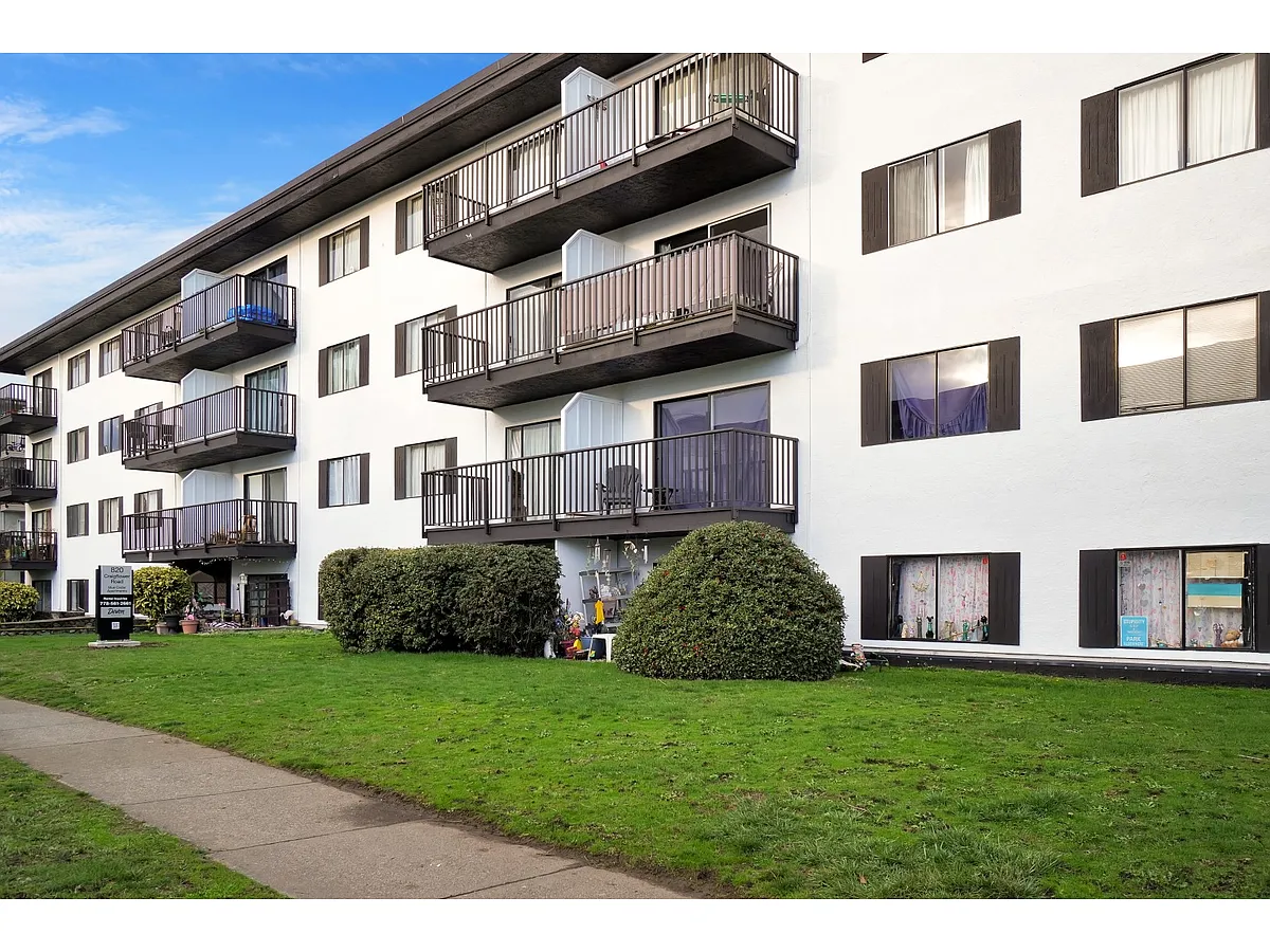 Building Photo - 820 Craigflower Rd #220
