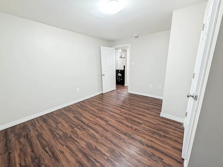 89 Clarendon Ave — Photo 10