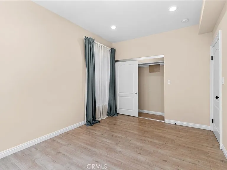 221 N Raymond Ave #8 — Photo 16