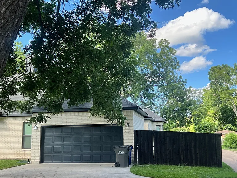 Pecan Grv — Photo 33