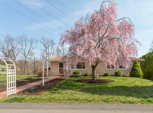 323 Laurel Hill Rd, Allison Park, PA 15101