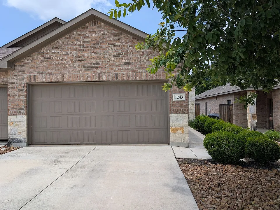 1243 Old FM 306