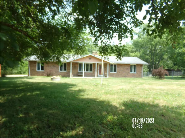 14818 Sportsmen Rd, Trenton, IL 62293