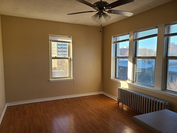 4th image of 901 W Lawrence Ave #504