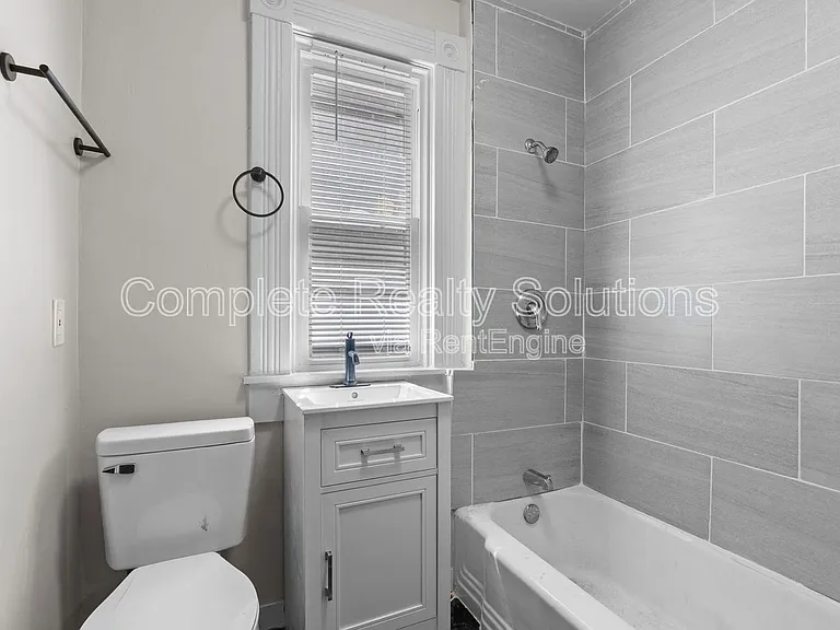 4038 California Ave — Photo 5