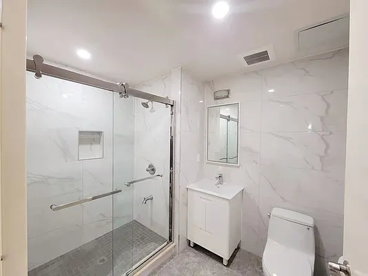 Rented by E Realty International Corp | media 6