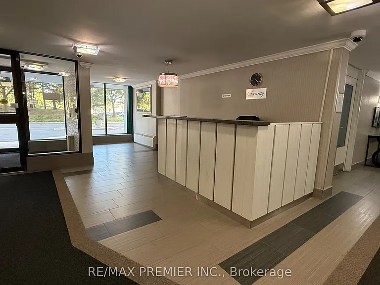 15 Kensington Rd #1011 — Photo 3