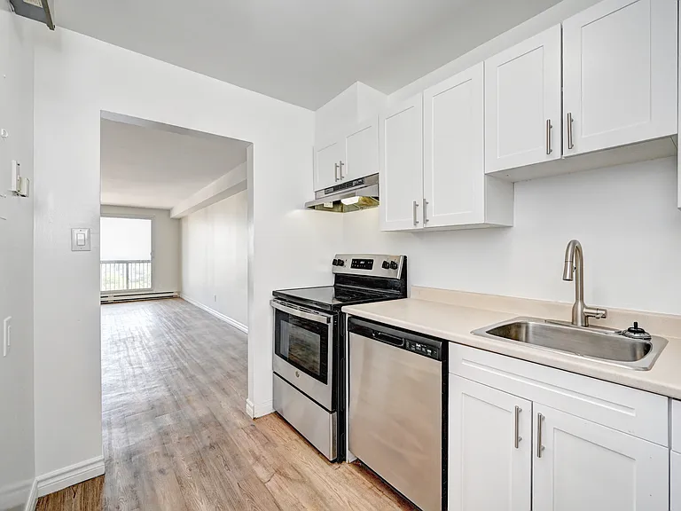 737 Ouellette Ave — Photo 15