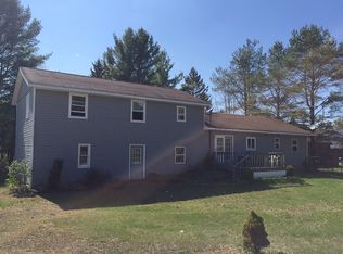 8 Spruce St, Lake Placid, NY 12946