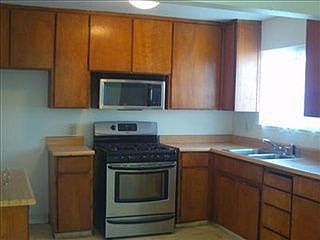 4th image of 2475 E Lafayette St