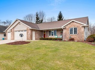 801 Pinecrest Rd, Green Bay, WI 54313
