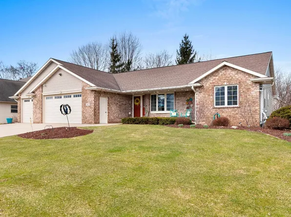 801 Pinecrest Rd, Green Bay, WI 54313