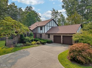 14 Bittersweet Ln, Clifton Park, NY 12065